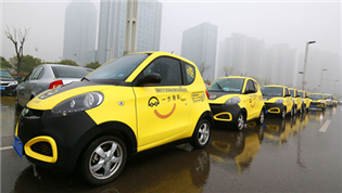 這50輛新能源汽車太黃了！招手即停、一步送到大河車展的門口