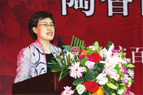 洛陽市委常委、組織部部長(zhǎng)，洛陽市關(guān)心下一代工作委員會(huì)主任陳向平致辭