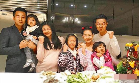 大S孕后久違現(xiàn)身，與小S一家齊聚