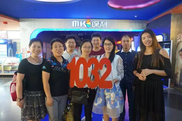 認識的不認識的，拍張合照就是朋友啦