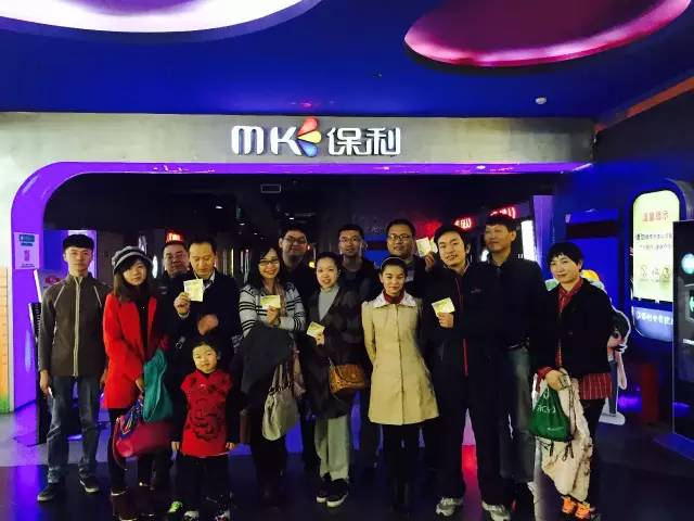 來張“全家福”，人齊了，我們準(zhǔn)備進(jìn)場嘍