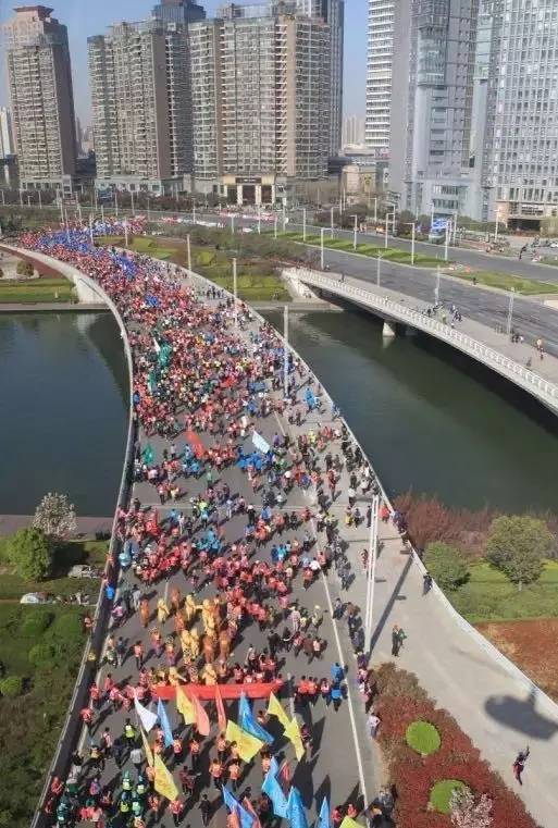 鳴槍開炮，奔跑吧，寶貝！