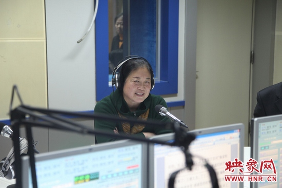 河南省工商局黨組書記、局長周春艷做客信息廣播