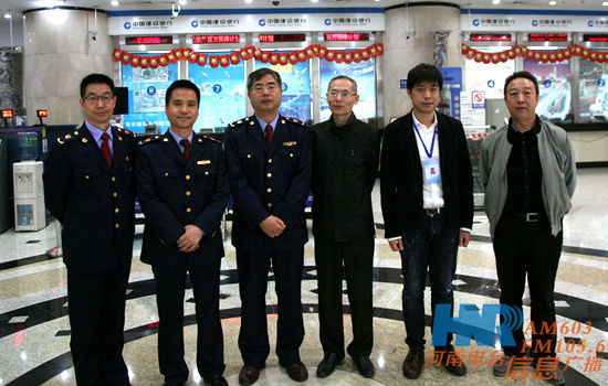 信息廣播副總監(jiān)魏志剛、民生資訊部負(fù)責(zé)人王昊與郭群一行在廣播大廈