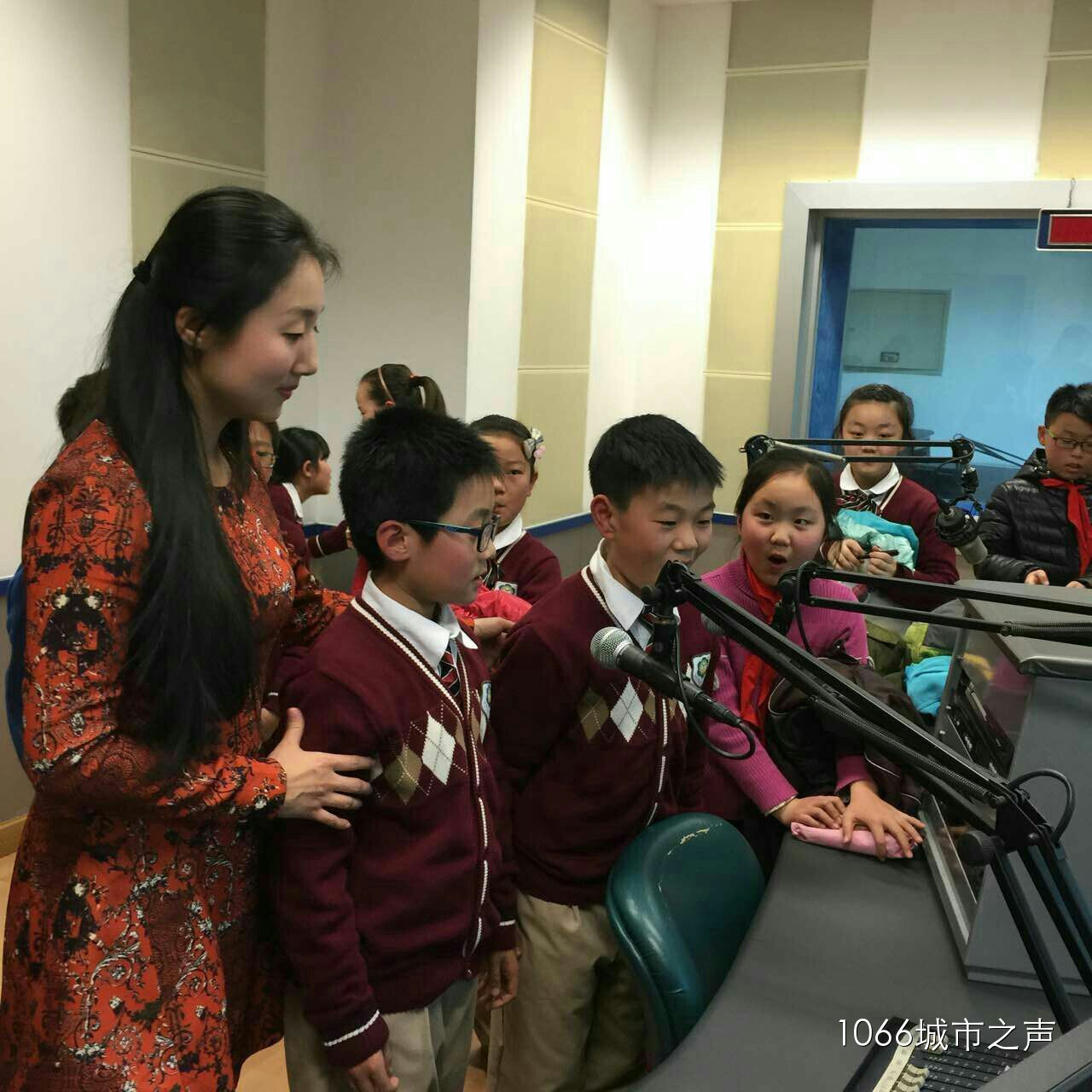 “好激動，好激動”！天天上學(xué)、放學(xué)都從廣播大廈經(jīng)過，今天終于進來了！