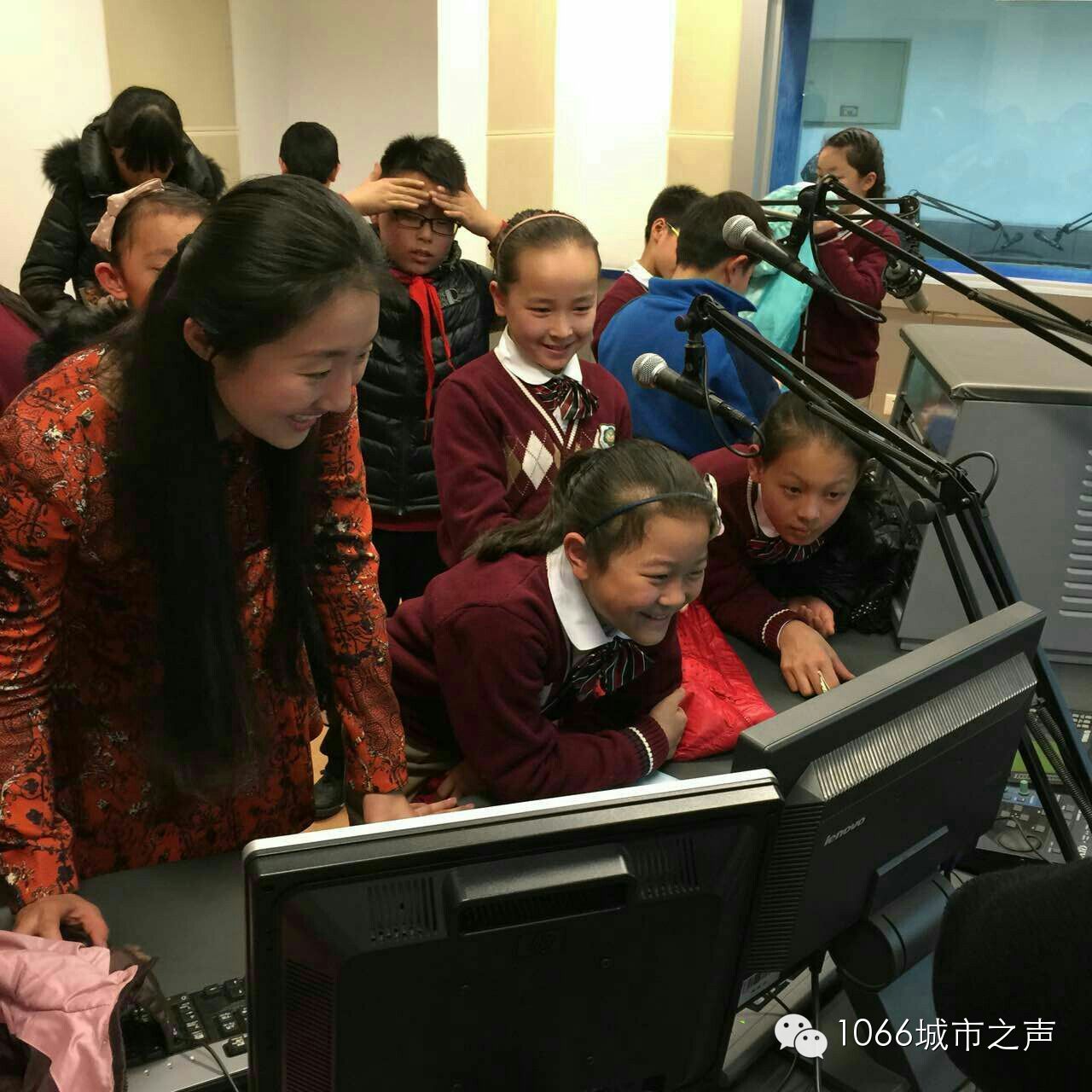 “好激動，好激動”！天天上學(xué)、放學(xué)都從廣播大廈經(jīng)過，今天終于進來了！