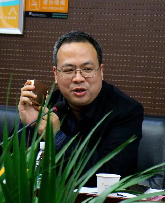 看看上面這位，就是我們1066最紅的男人——付總。