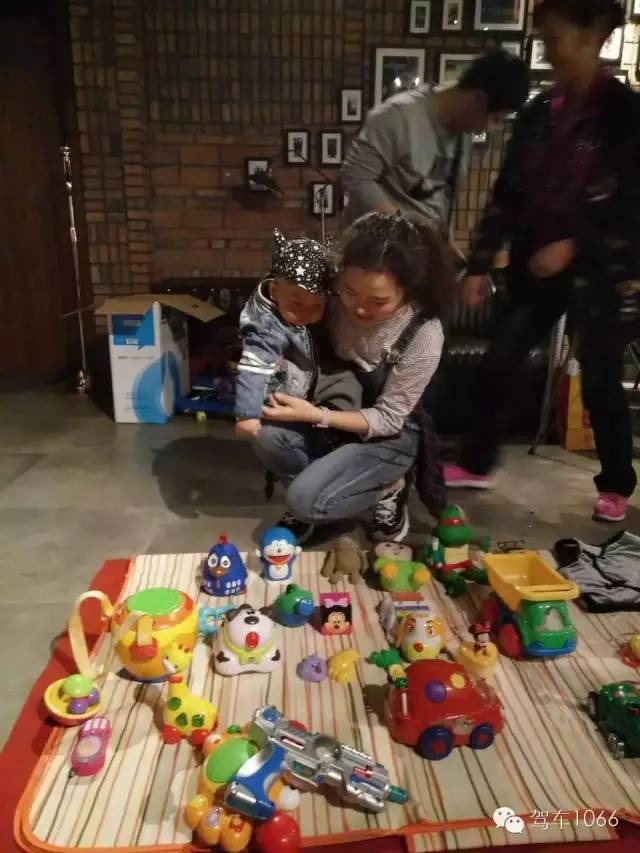 本次活動(dòng)最小的小老板，最后放大招了，玩具隨便拿，這壕情也沒(méi)sei了！
