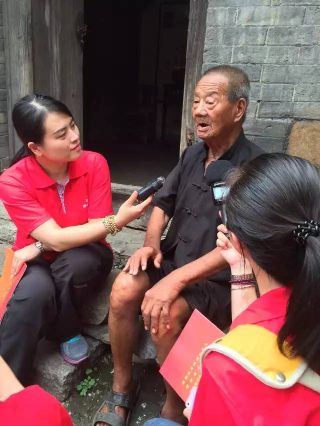 84歲的李隨義老人說起當(dāng)年皮定均帶領(lǐng)的八路軍進(jìn)村護(hù)民，十分動(dòng)容