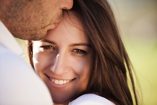 妻子漂亮，丈夫相貌平平