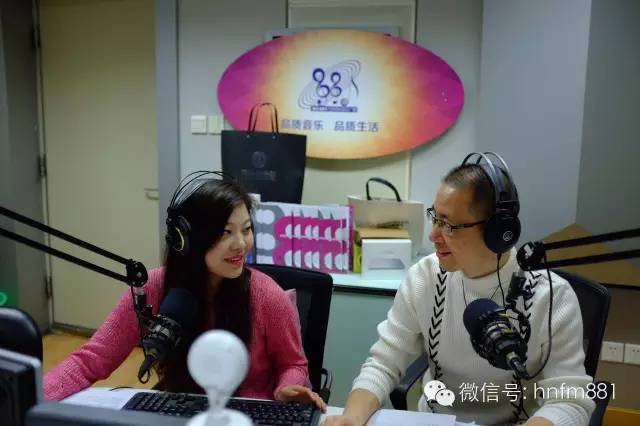 新聞先生凱文和新聞小姐李江也陪伴大家一同跨年！