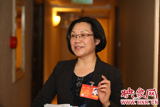 全國人大代表、商丘市實驗小學(xué)校長高阿莉做客映象網(wǎng)兩會微視。
