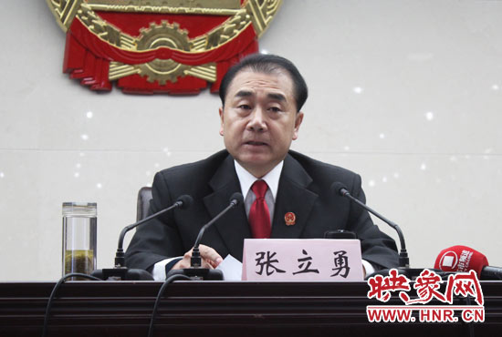 省高院院長張立勇說，全省法院一定要堅定為農(nóng)民工討薪的立場不動搖