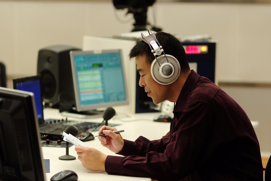 新聞廣播皓然喜獲2012年度中國(guó)播音主持“金話筒獎(jiǎng)”