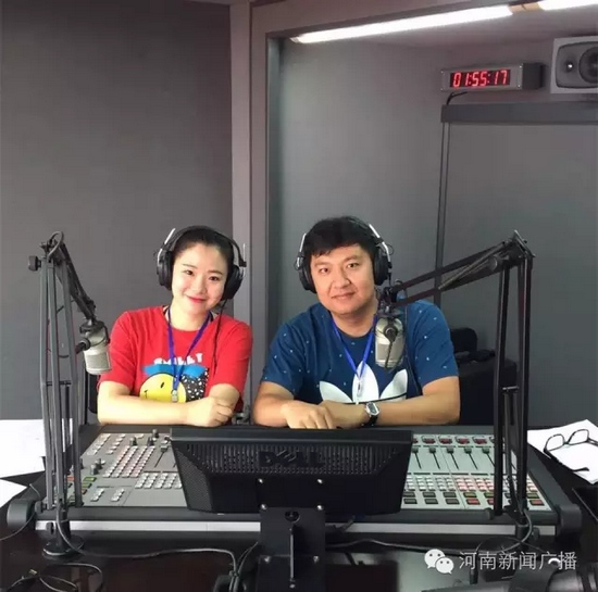 河南新聞廣播主持人趙凱、田羽全程現場直播