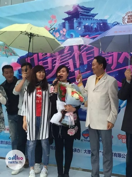 海波瞞著妻子，請來妻子的家人，耿梅驚喜感動，喜極而泣~