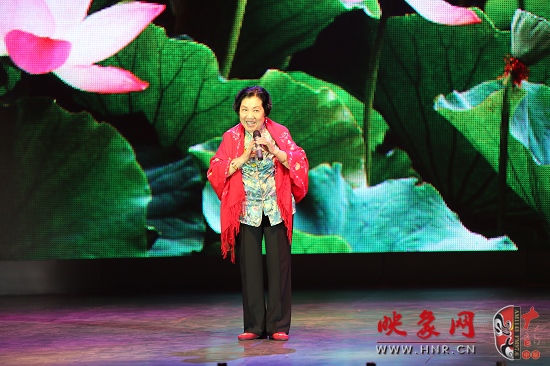 著名越調(diào)表演藝術(shù)家、越調(diào)皇后毛愛蓮演唱《白奶奶醉酒》選段“好一個(gè)俊俏的趙鳳英”