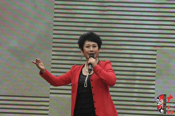 著名豫劇表演藝術家魏俊英現(xiàn)場演唱豫劇《紅菊》選段“十祝?！薄ⅰ段迨勒埨t》選段“先王爺封我是個長壽星”