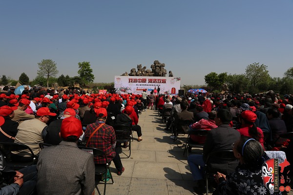 現(xiàn)場坐滿了來自鄭州、洛陽以及洛陽周邊縣市的戲迷朋友