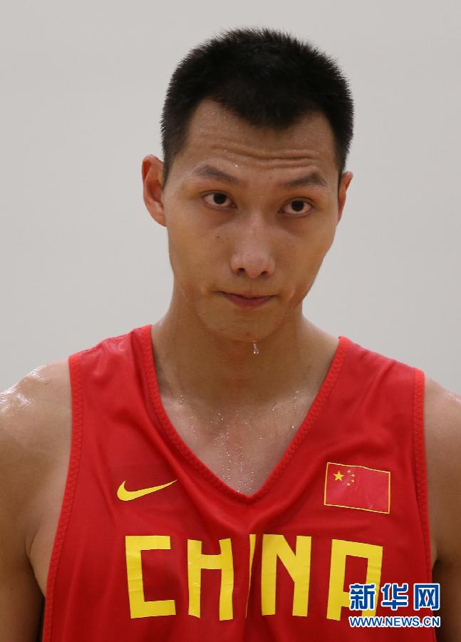 中國男籃進行首次適應(yīng)性訓(xùn)練