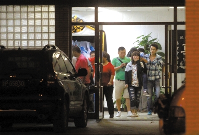 2012年9月17日，廠橋小學(xué)門口，一女子駕車錯(cuò)將油門當(dāng)剎車，撞死一男學(xué)生。