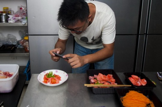 大學生創(chuàng)業(yè)青年菜君賣菜變成一種享受