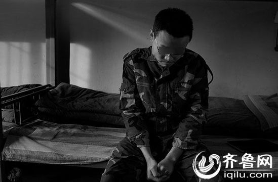 　因癡迷于賭博，研究生方光被學(xué)校開除。方光在濟(jì)南一戒網(wǎng)學(xué)校接受教育