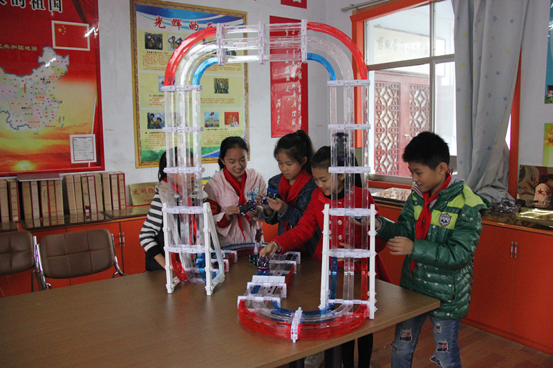 進行四驅(qū)車比賽訓練