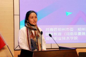 劉蕓暢老師與同學們分享創(chuàng)業(yè)經驗