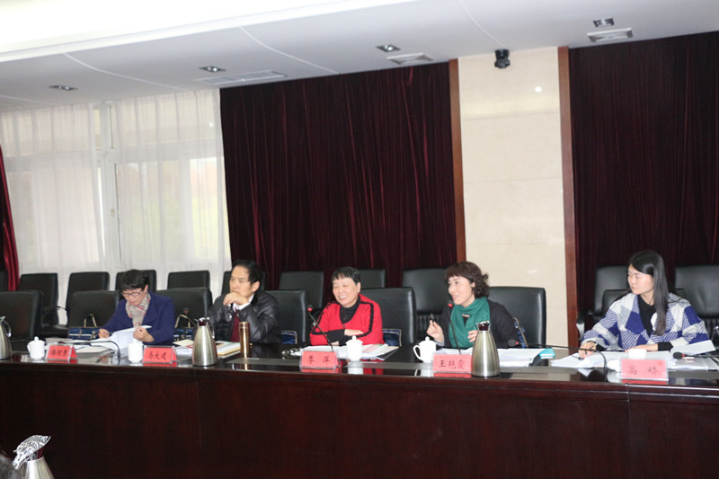 督導(dǎo)組專家進行了提問