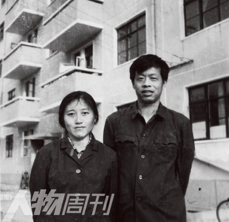 1980年，李銀河與王小波結(jié)婚時在宿舍樓下