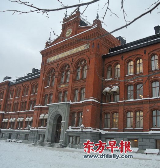 2011諾貝爾文學(xué)獎(jiǎng)得主：用深邃的灰色眼睛說(shuō)話(huà)