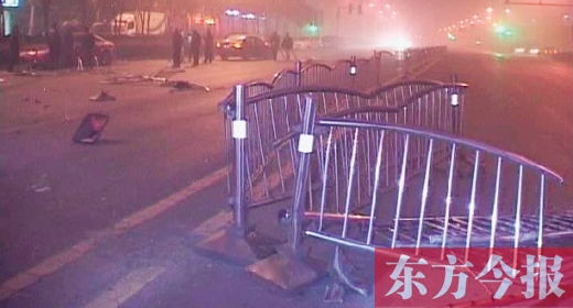 車(chē)禍現(xiàn)場(chǎng)一片狼藉