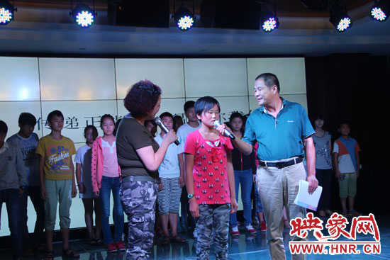 為26位貧困兒童募集94685.99元和價(jià)值近五萬(wàn)元的書籍、衣物等物資