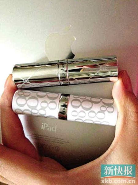 產(chǎn)品包裝和唇膏顏色明顯不同。