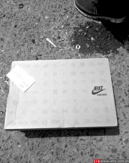 劉先生下單訂購的運動鞋包裝為“耐克”，里面卻是“安踏”。 受訪者供圖