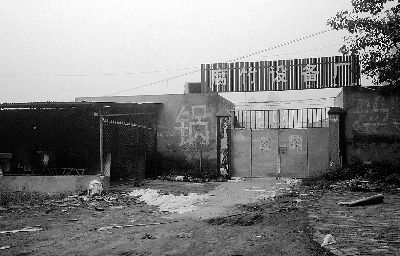 因為生意蕭條，內(nèi)黃縣一家腐竹設(shè)備廠已關(guān)門歇業(yè)(隱蔽拍攝)