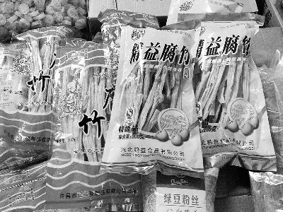 內(nèi)黃腐竹含吊白塊被曝光后，市場上內(nèi)黃產(chǎn)腐竹難覓蹤跡。攤主所售產(chǎn)品大多出自河南許昌和河北保定