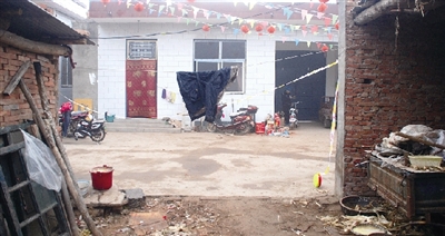 辦喜事扯的彩條還沒(méi)有褪色，這個(gè)農(nóng)家小院就發(fā)生了慘案。