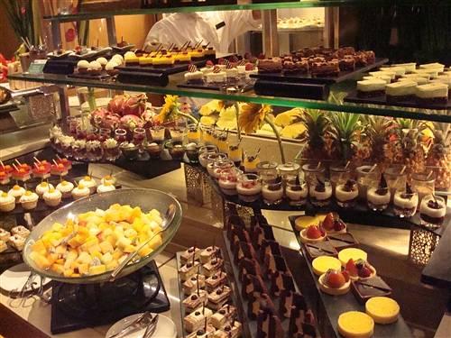 還怕吃不回本？7招教你吃垮自助餐