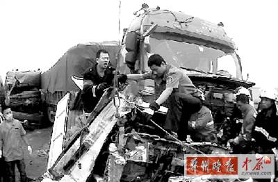 　這起事故中，4名傷者生命沒(méi)有危險(xiǎn)