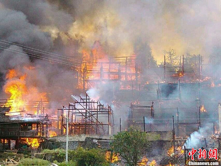 圖為火災(zāi)現(xiàn)場(chǎng)。沫浠 攝 圖片來(lái)源：CFP視覺中國(guó)