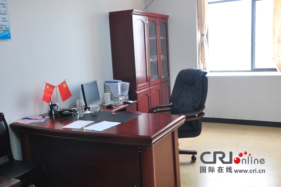 2013年10月21日，長沙云蓋村欠債千萬新建的豪華村部樓。