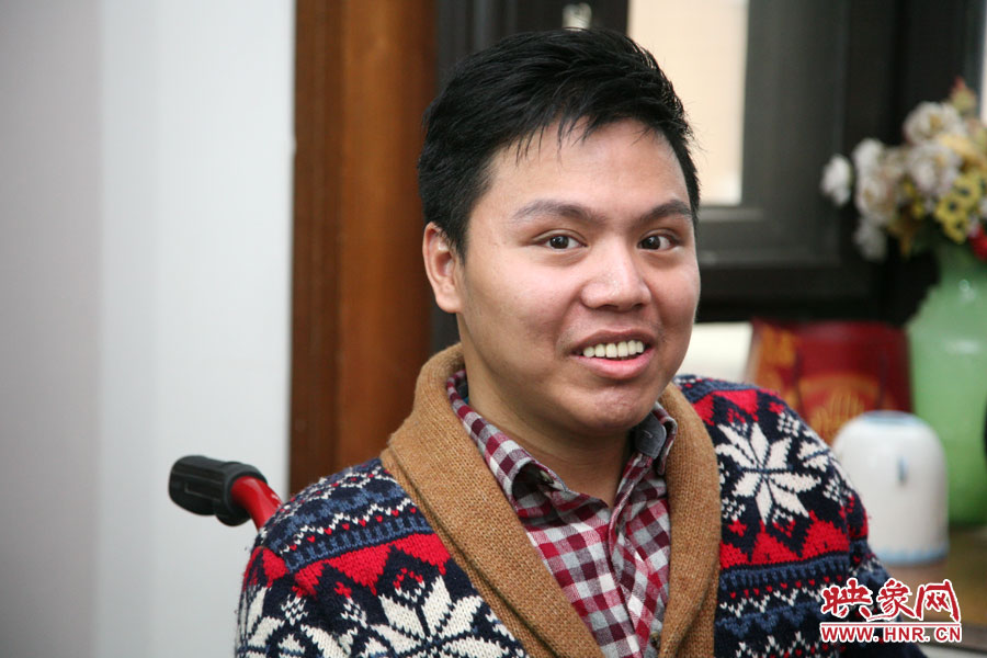 練完歌后，海龍害羞的朝著記者笑了下，說自己發(fā)揮的不好。