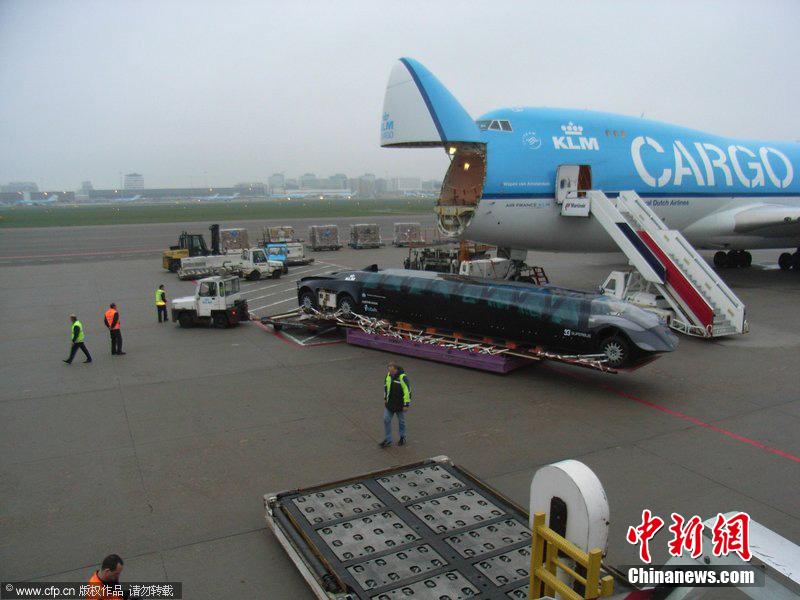 “超級(jí)巴士”在迪拜投入運(yùn)營(yíng) 打造世界最豪華公交車(chē)