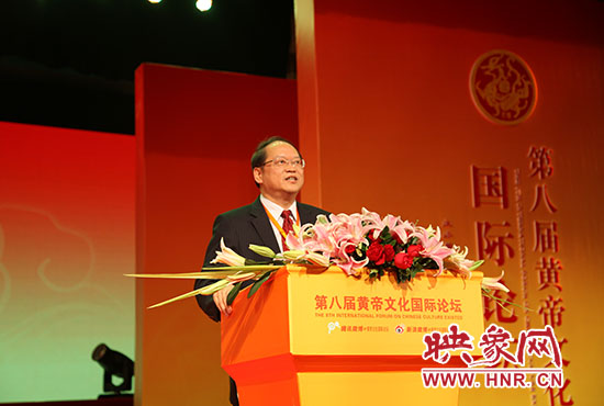 臺(tái)灣大學(xué)哲學(xué)系教授、美國(guó)耶魯大學(xué)哲學(xué)博士傅佩榮做演講