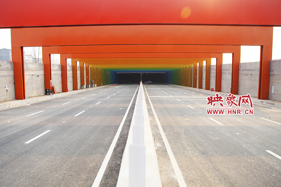 記者駕車(chē)體驗(yàn)。