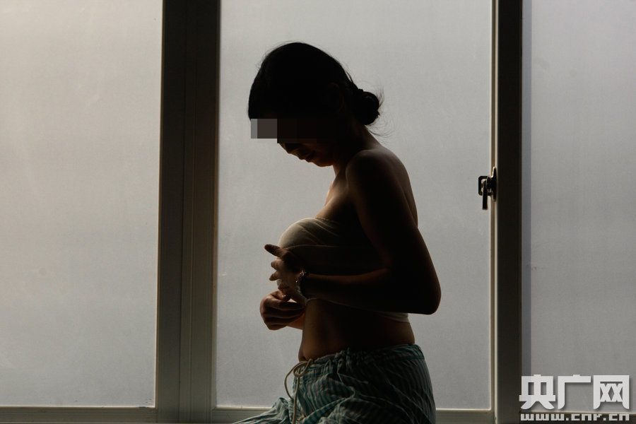 將挑戰(zhàn)國內(nèi)最大的600cc隆胸假體，誓要成為“中國最胸辣媽”。