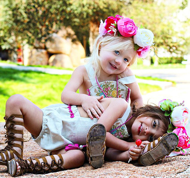 美國2歲蘿莉姐妹花走紅時(shí)尚圈