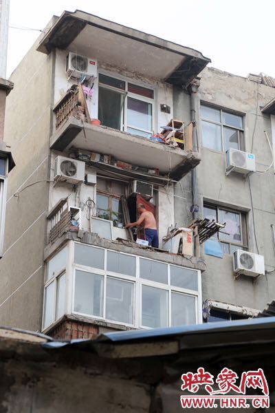 據(jù)了解，該棟房屋建造于1986年，距今已經(jīng)30年。